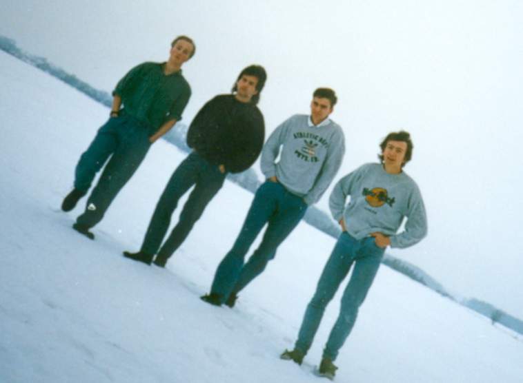 Bandfoto Samstag der 14. im Schnee auf einem Feld